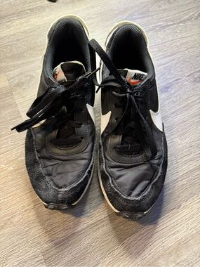 Nike Waffle Debut Black White Running Shoes Womens Size 8 DH9523-002